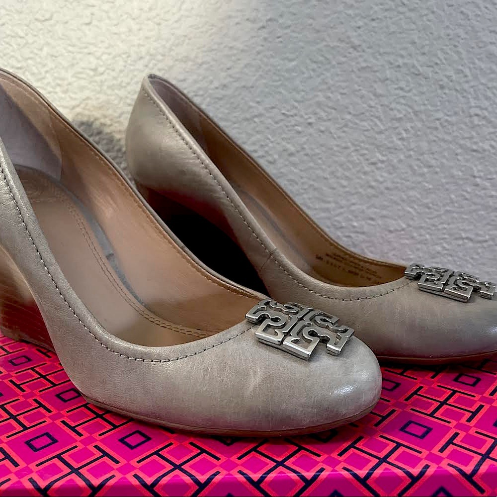 Tory Burch Melinda Cloud Gray 85MM Closed Toe Wedge